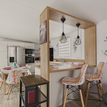 Joli Chalet Pour 6 - Domaine Avec Piscine ブルティニョール・シュル・メール エクステリア 写真