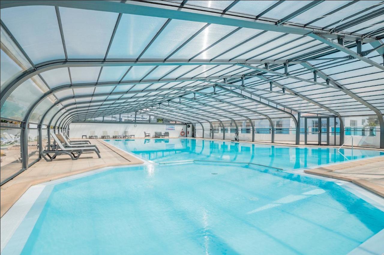 Joli Chalet Pour 6 - Domaine Avec Piscine ブルティニョール・シュル・メール エクステリア 写真