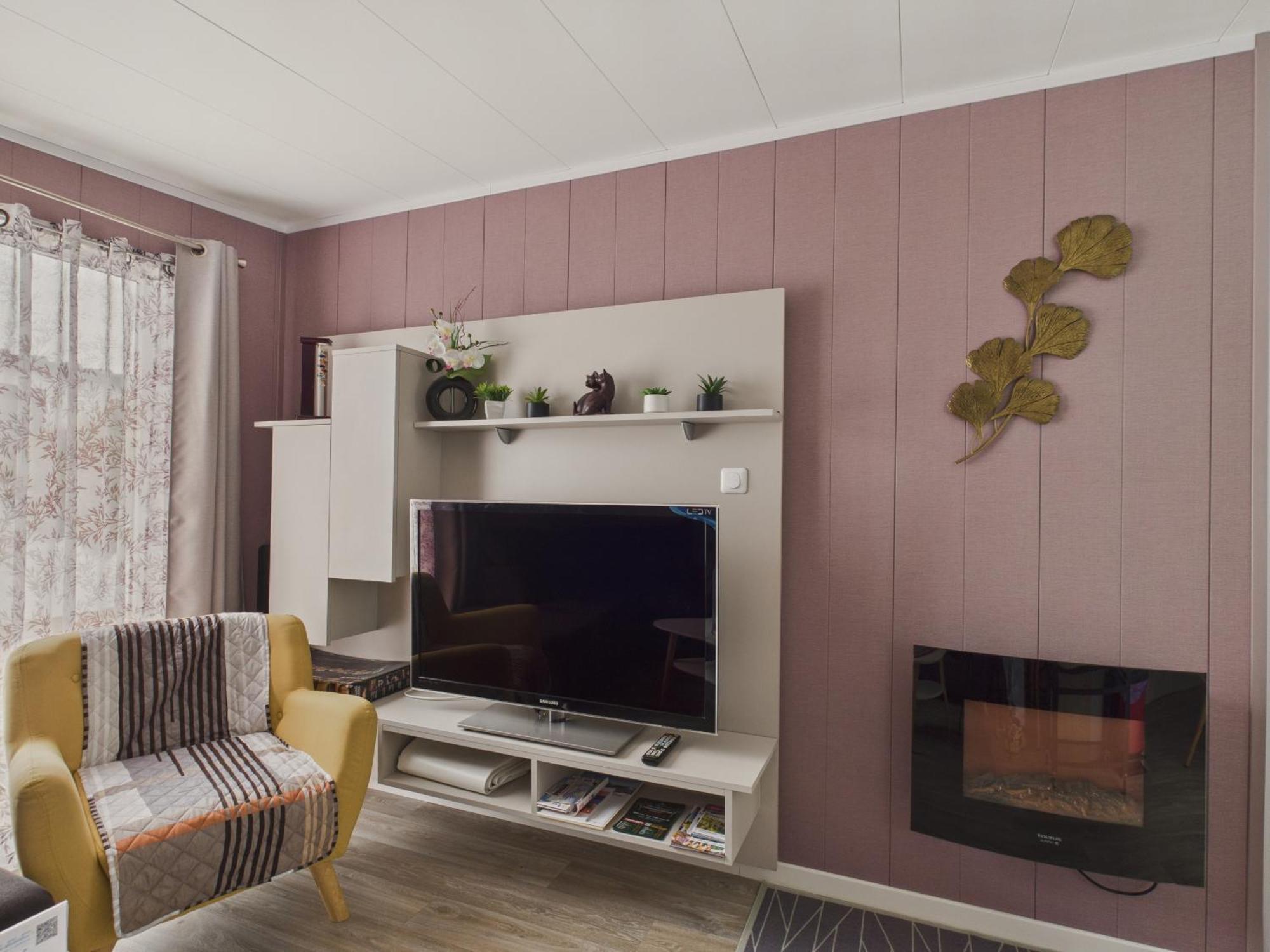 Joli Chalet Pour 6 - Domaine Avec Piscine ブルティニョール・シュル・メール エクステリア 写真